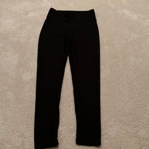 SEEN ON KYLIE JENNER & NEW CONDITION: Ovahia Black Honeycomb Leggings in Size M